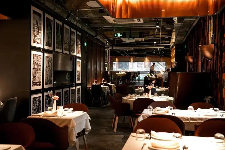 Cómo pedir comida en un restaurante en inglés (con ejemplos)